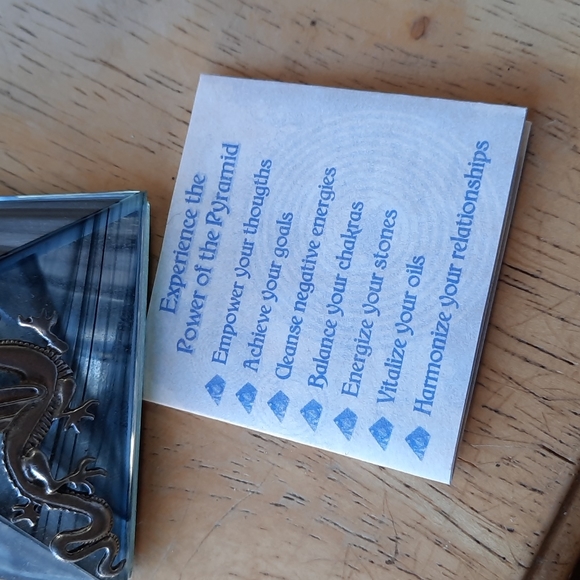 CRYSTAL DRAGON CHARGING PYRAMID KHEOPS Iridescent Blue Mirrored Chakra A… - Picture 8 of 11